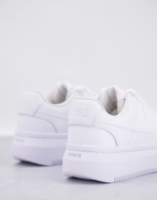 Nike – Court Vision Alta – Sneaker in White
